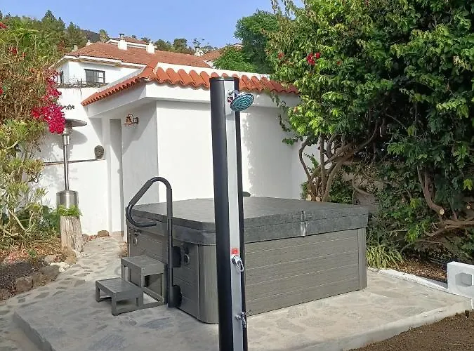 Schoene In Mit Garten. Apartmán Puerto de la Cruz (Tenerife)
